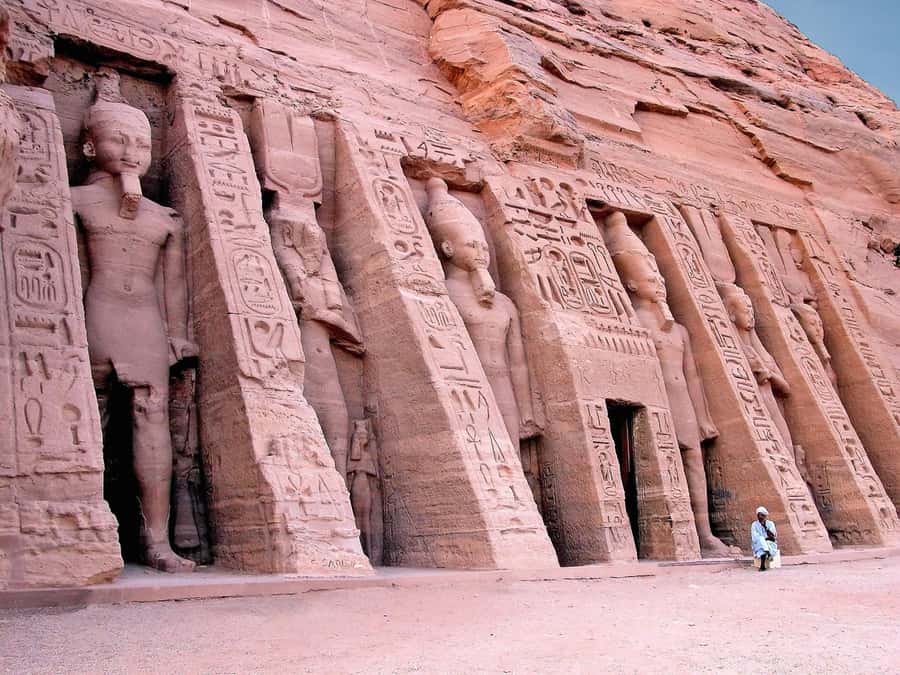 Aswan: Abu Simbel Group Tour with Guide and Entrance Fees - Should you book this Abu Simbel day trip?