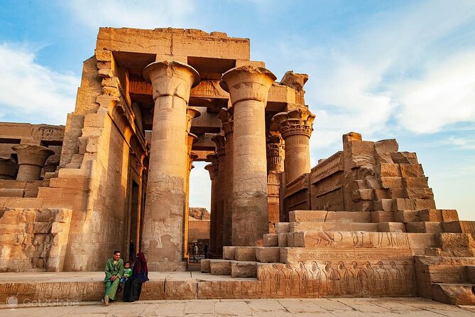 Aswan: Edfu and Kom Ombo Day Tour with Luxor Transfer - Edfu and Kom Ombo: a temple day that also moves you to Luxor