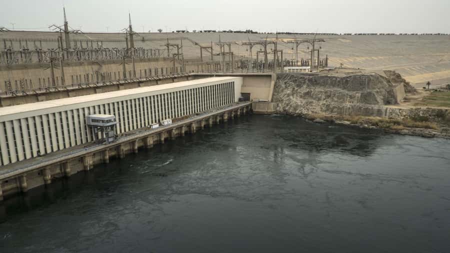 Aswan: High Dam, Unfinished Obelisk, & Philae Private Tour - Aswan High Dam viewpoints: the scale behind Lake Nasser