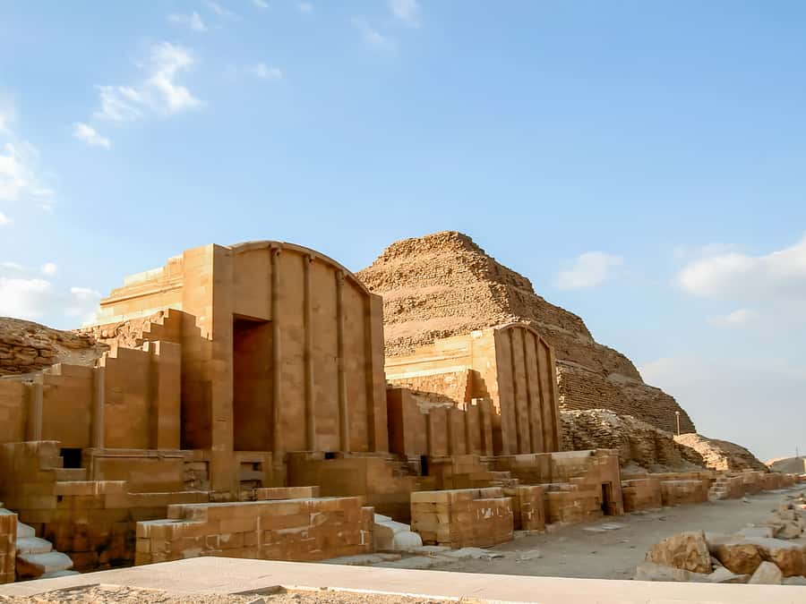 Cairo: Pyramids, Sakkara & Memphis Tour with Lunch - Giza Pyramids and the Sphinx: the views are the main event