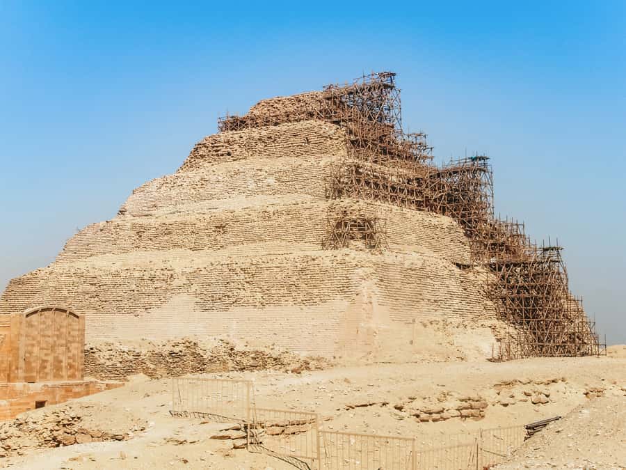Cairo: Pyramids, Sakkara & Memphis Tour with Lunch - Lunch and the small logistics that make a long day work