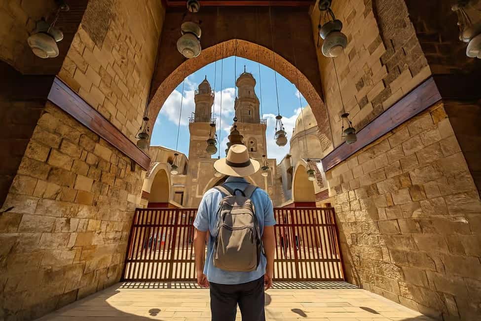 Discover Cairo: Pyramids, Museum & Sphinx Tour from Hurghada - Logistics you can’t ignore: what to pack and how to dress