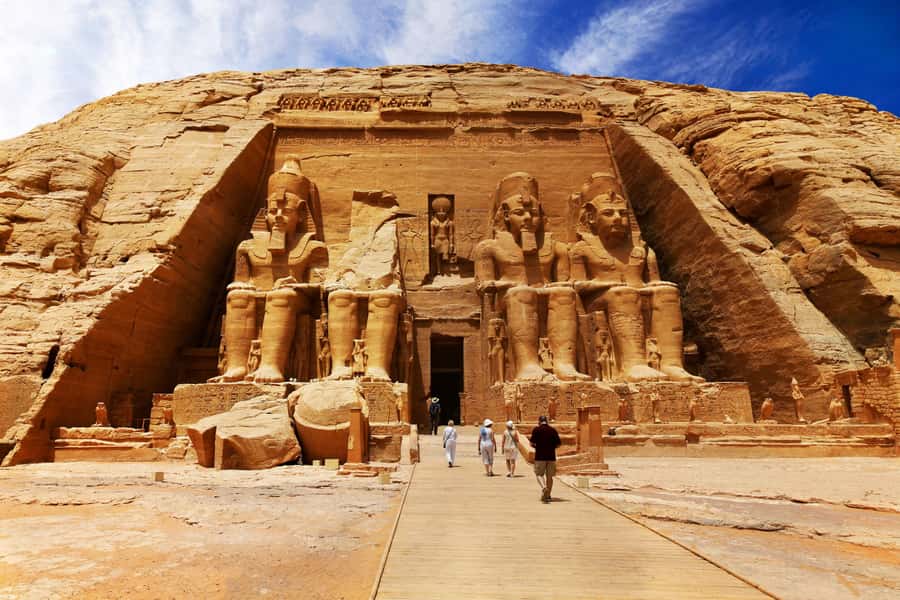 From Aswan: Abu Simbel Temple Day Trip with Hotel Pickup - Aswan pickup to Abu Simbel: the shared-bus reality