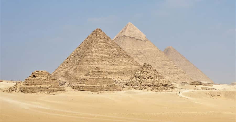 From Hurghada: Pyramids and Egyptian Museum Tour & Boat Ride - Giza Plateau: Pyramids of Giza, mortuary temples, and real perspective