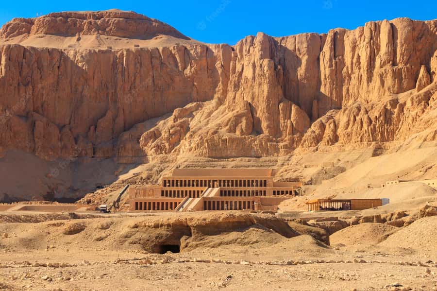 From Luxor: 3-Night Nile Cruise to Aswan and Hot Air Balloon - Day 3 Toward Edfu and Kom Ombo: Horse-Drawn to Horus, Then the Two-God Twist