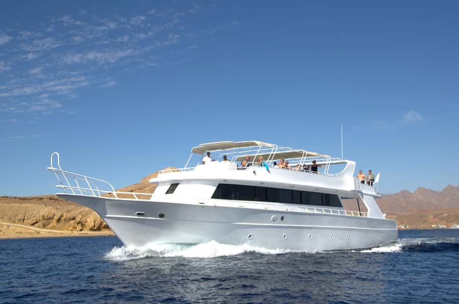 From Sharm: Ras Mohammed Cruise with Island Visit and Lunch - Ras Mohamed and White Island: why this 6–7 hour format works