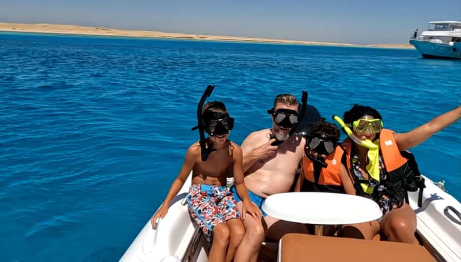 Hurghada: 3-Island Speedboat, Dolphin Watching & Snorkeling - Food and drinks: simple lunch, nice extras