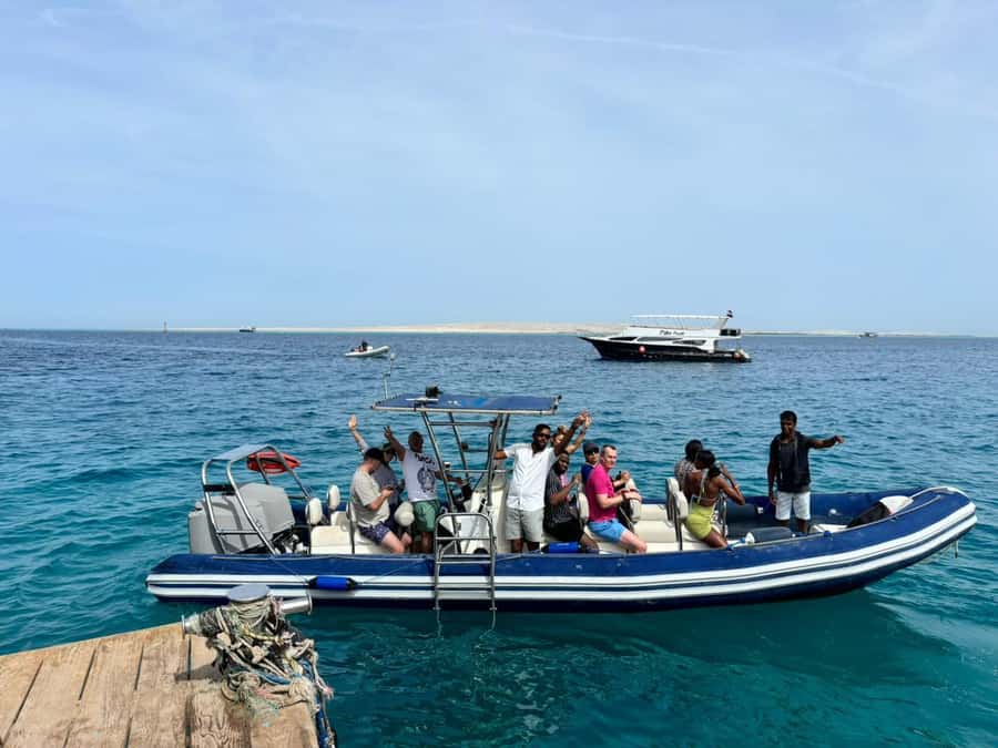 Hurghada: 6 Islands Tour with Dolphin Watching & Snorkelling - Orange Bay and Nemo Bay: island breaks that balance the swim time
