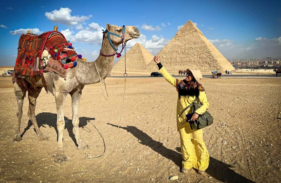 Hurghada Day Trip to Giza Pyramids, Sphinx, Museum and lunch - Lunch in Cairo: Fuel That Actually Helps on a 18-Hour Day