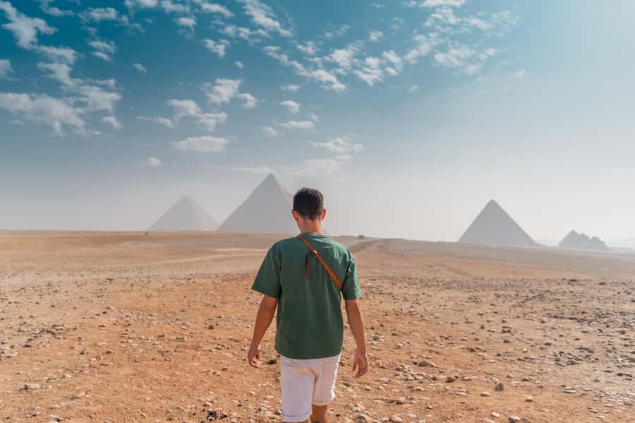 Hurghada: Grand Egyptian Museum, Pyramids & Sphinx Day Tour - Valley Temple of Khafre: a short stop that explains the burial story