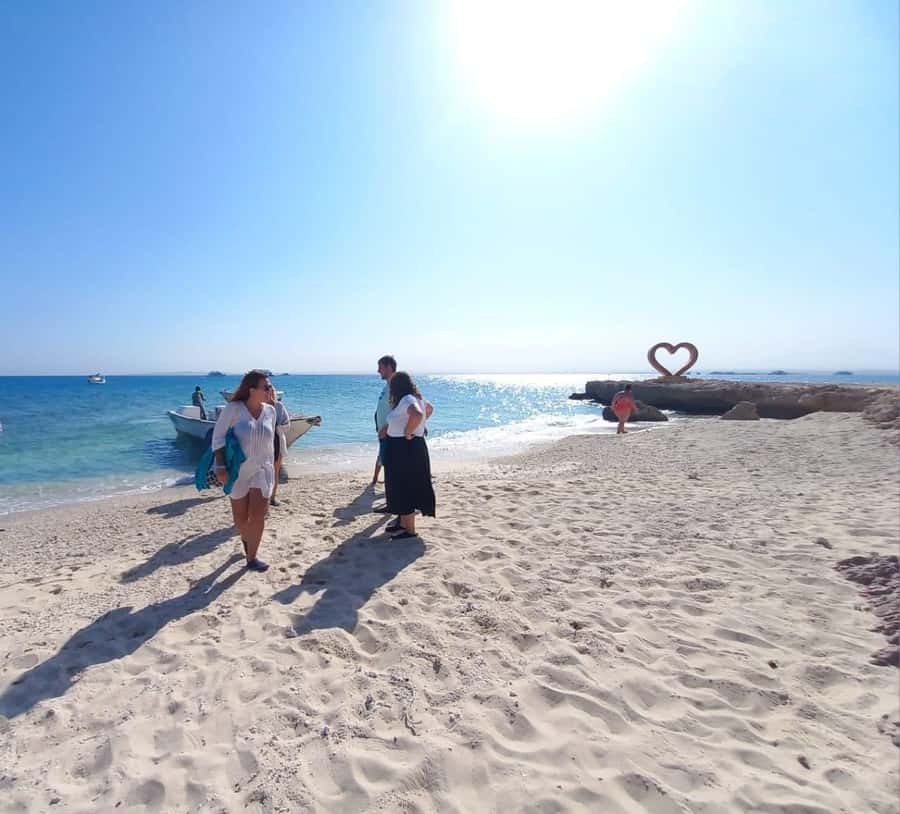 Hurghada: High-Speed Sea Taxi Tour to Orange Bay or Magawish - Parasailing and Other Water Fun: Add-On Energy