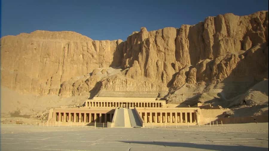 Hurghada: Luxor Highlights & King Tut Tomb Tour with Lunch - Karnak Temple: Amun, Mut, and Khonsu in real scale
