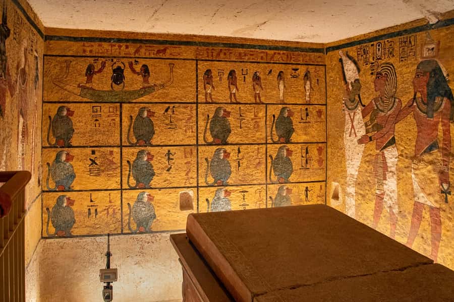 Hurghada: Luxor Highlights & King Tut Tomb Tour with Lunch - Felucca on the Nile: short ride, big perspective shift