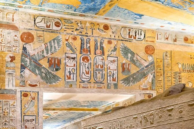 Hurghada: Over Day Tour to Luxor & Balloon Ride & Felucca - Day two starts with check-out and suitcase logic