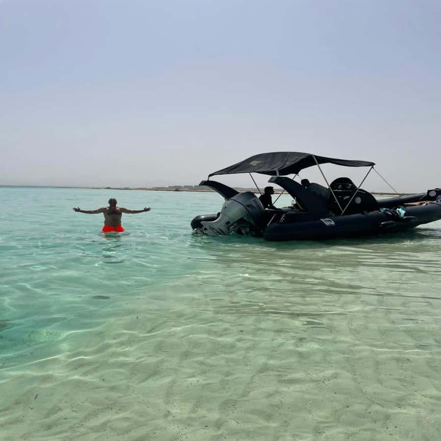 Hurghada: Private Speedboat Adventure with Snacks & Pick-up - The included food and water setup (and what to watch for)