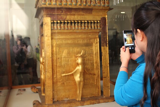 Hurghada Pyramids & Museum Small Group Tour by Van - Giza Pyramids and Sphinx: how a private Egyptologist changes the visit