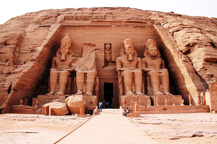 Luxor: Abu Simbel Temple Private Guided Day Trip with Lunch - On-site entry and the guide handoff: how the day starts at Abu Simbel