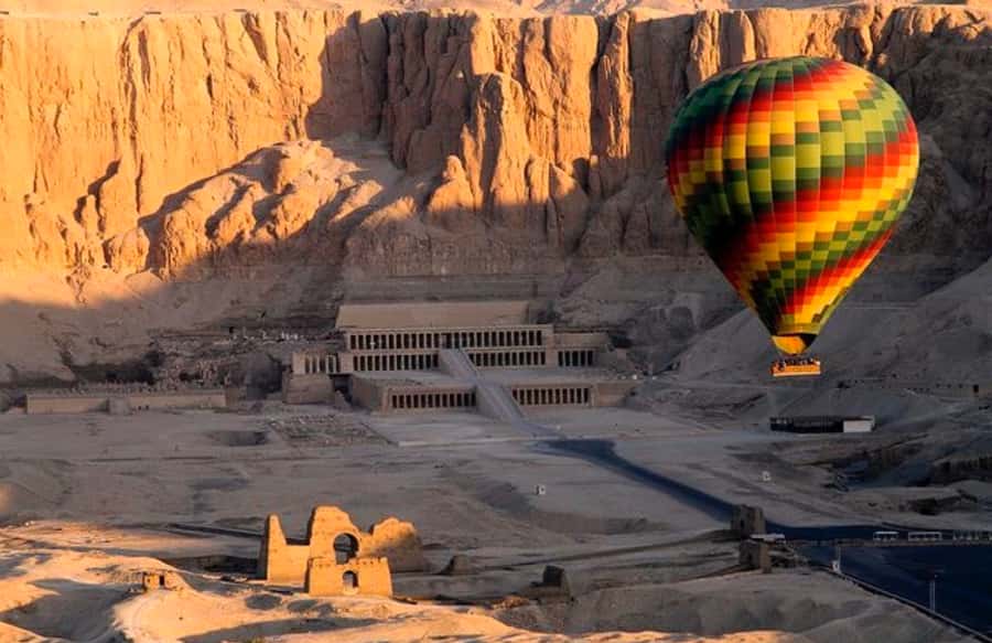 Luxor: Hot Air Balloon Ride with Full-Day Sights Tour - Why a Luxor hot air balloon makes the temples click