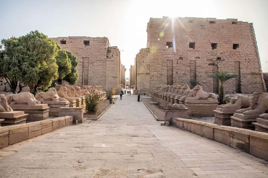 Luxor: Private Full-Day Luxor Highlights Tour with Pickup - Queen Hatshepsut at El Dir El Bahari: Terraces, Power, and a Rare Story