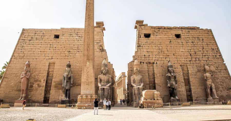 Luxor: Private Full-Day Luxor Highlights Tour with Pickup - West Bank Transfer: The Easy Way to Start Your Day in Luxor