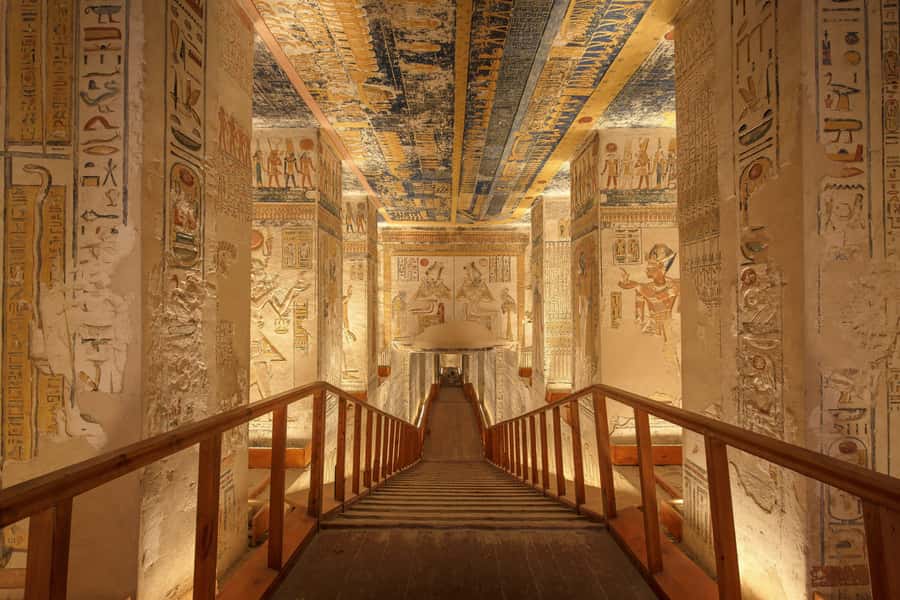 Luxor: Valley of the Kings and Hatshepsut Temple Day Tour - Guides and language options: how to get the day you want