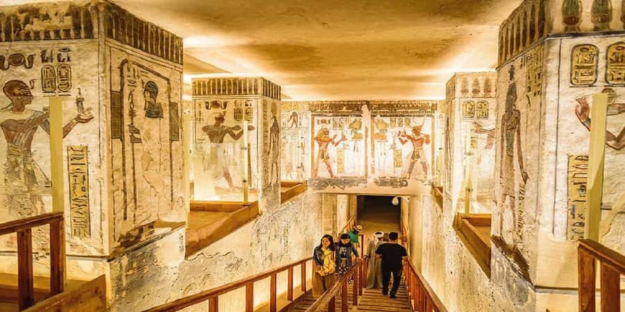 Luxor: Valley of the Kings and Queens Guided Tour with Lunch - Valley of the Queens: the quieter royal side of Luxor