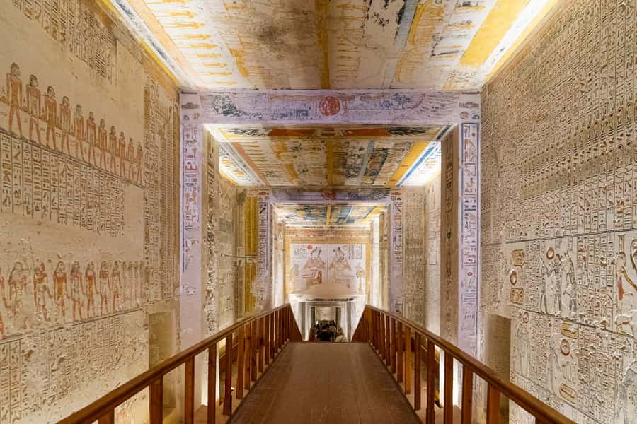 Luxor: West and East Banks All-Inclusive Tour & Balloon Ride - Valley of the Kings: Feeling the Weight of the Tomb World