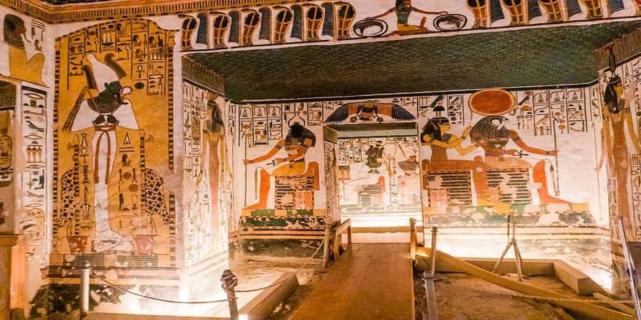 Luxor: West Bank Kings and Queens All-Inclusive Tour & Lunch - Valley of the Queens and Nefertari’s tomb: beauty with a price tag