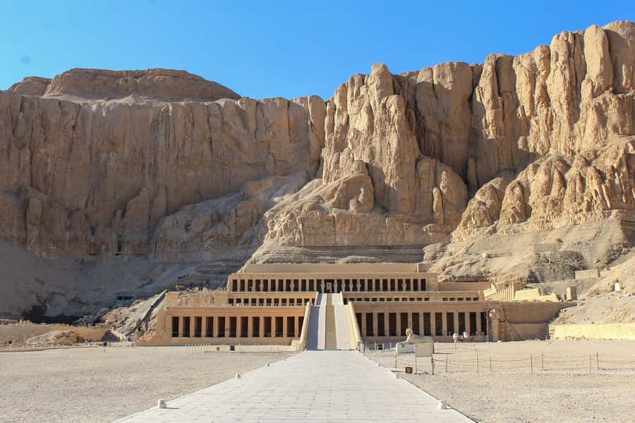 Makadi Bay: Luxor Highlights & King Tut Tomb Full-Day Tour - Felucca and Nile boat time: a real break from temples