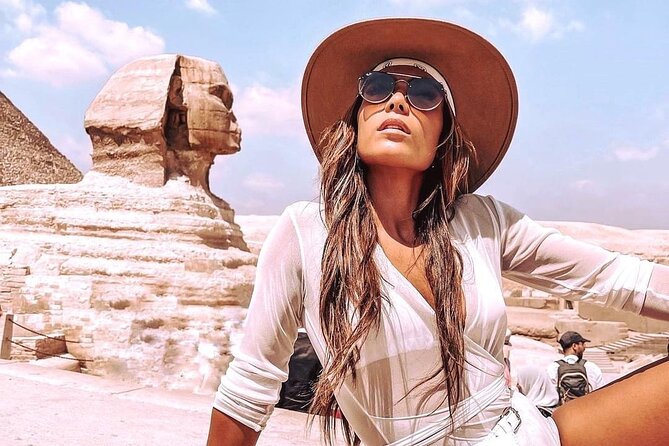 Top rated Giza Pyramids, Sphinx, Memphis and Saqqara Private Tour - Great Sphinx and Valley Temple: where the day slows just enough