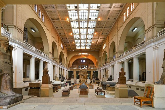 Tour to Giza Pyramids and The Egyptian Museum - Giza Pyramids: seeing Cheops, Chephren, and Mykerinus with structure